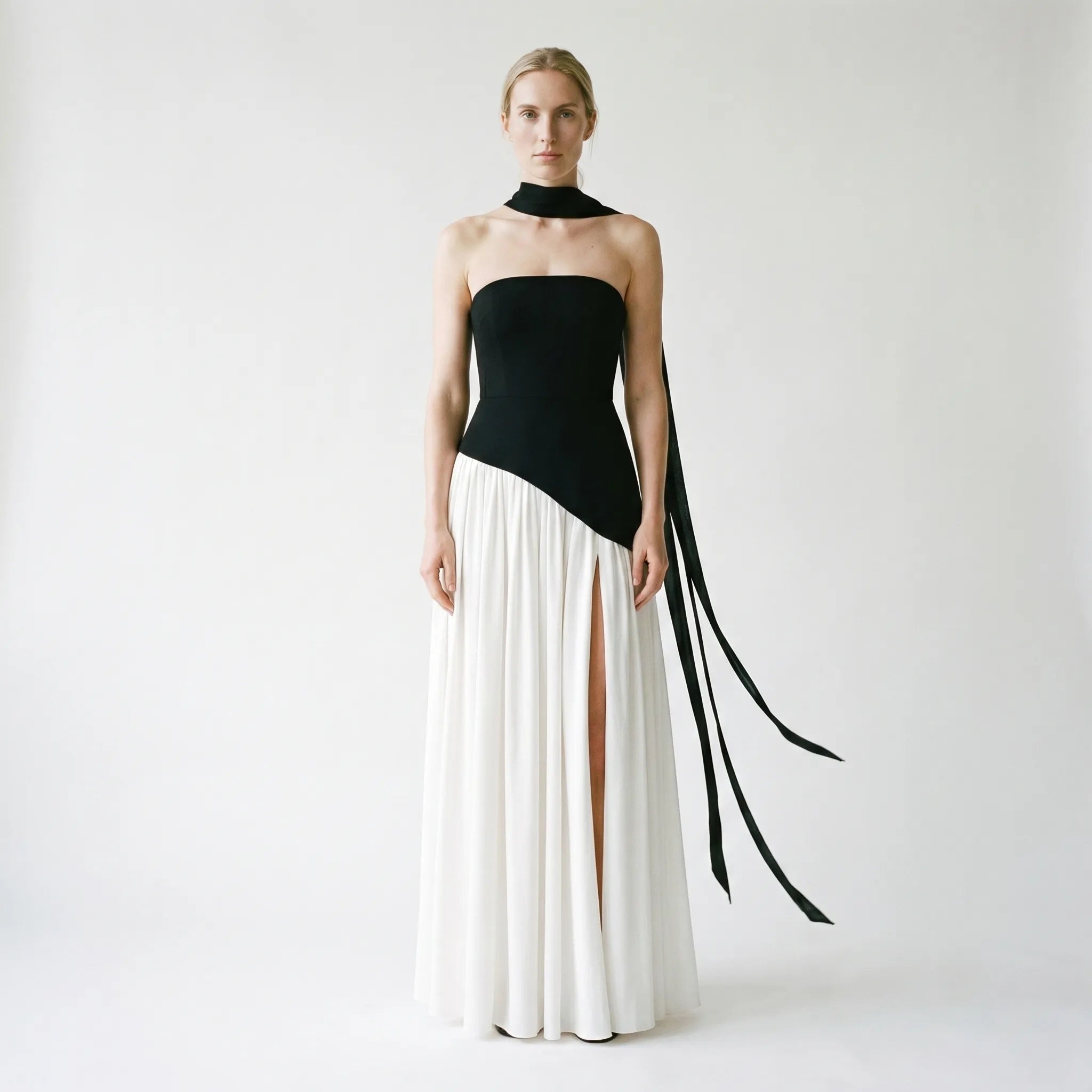 Velourna - Strapless Maxi Dress With High Slit